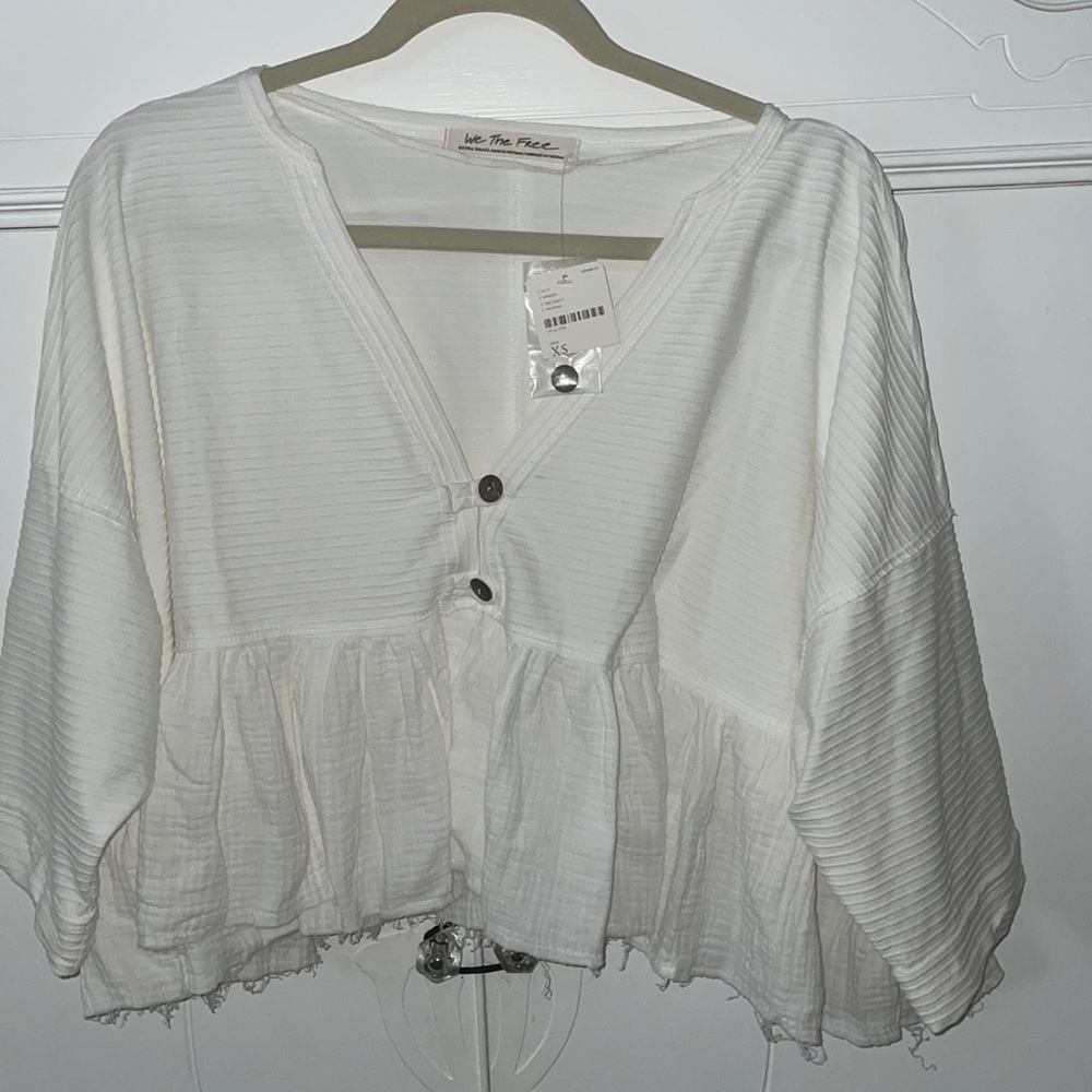 Free People -Brand New- off white loose- wooden buttons, V neck-great for Fall!